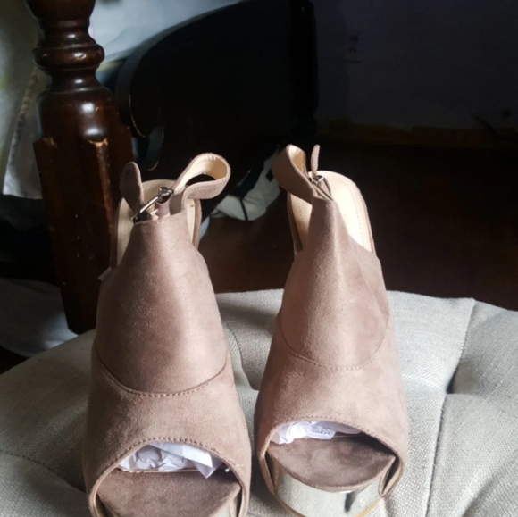 Shoes - Picture 5 of 5